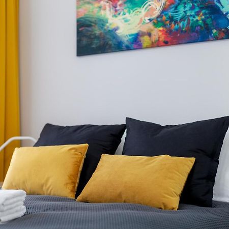 Yellow Sunset Studio Apartment Warsaw Exterior photo